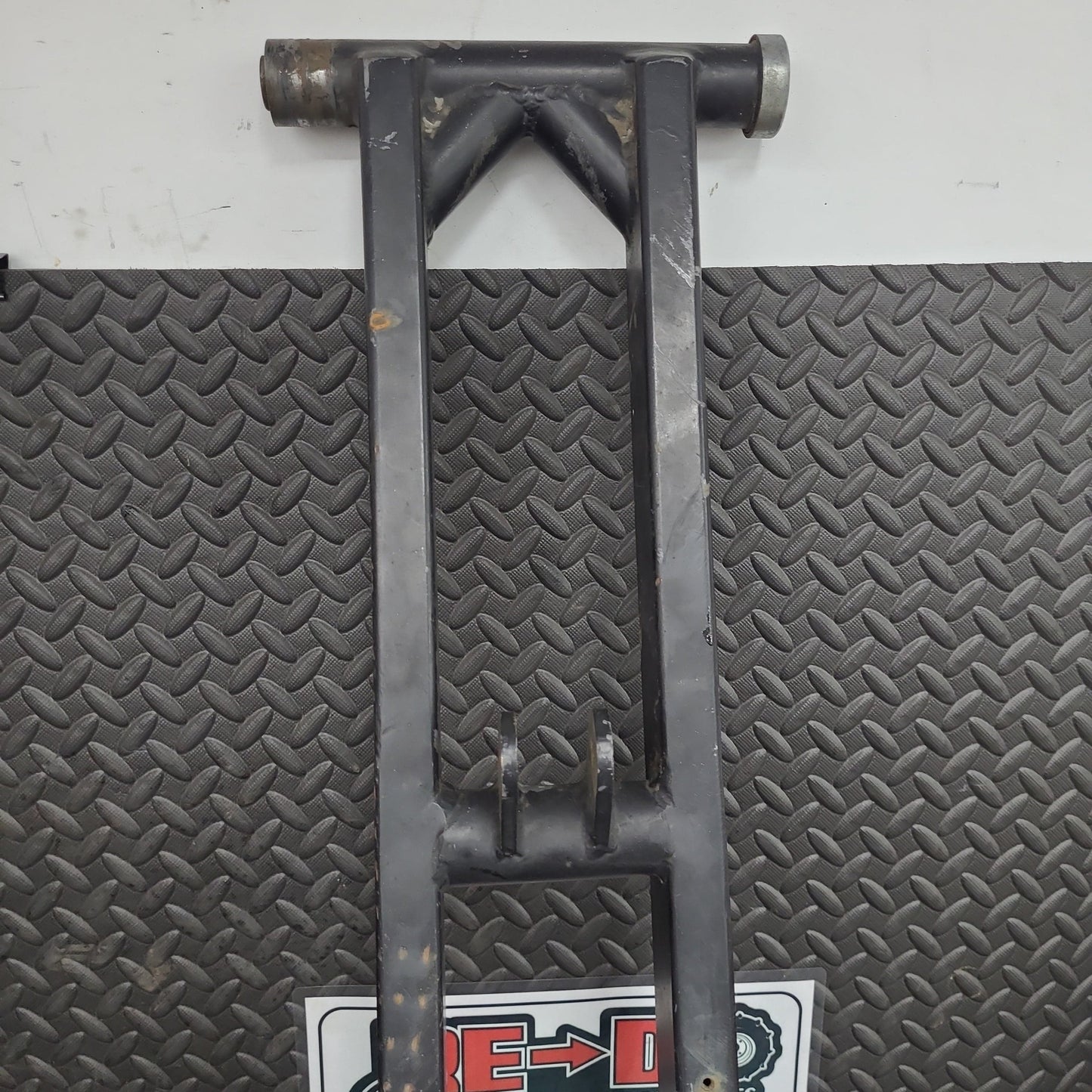 Aftermarket Square Body Swingarm w/ Round Style Carrier *USED*