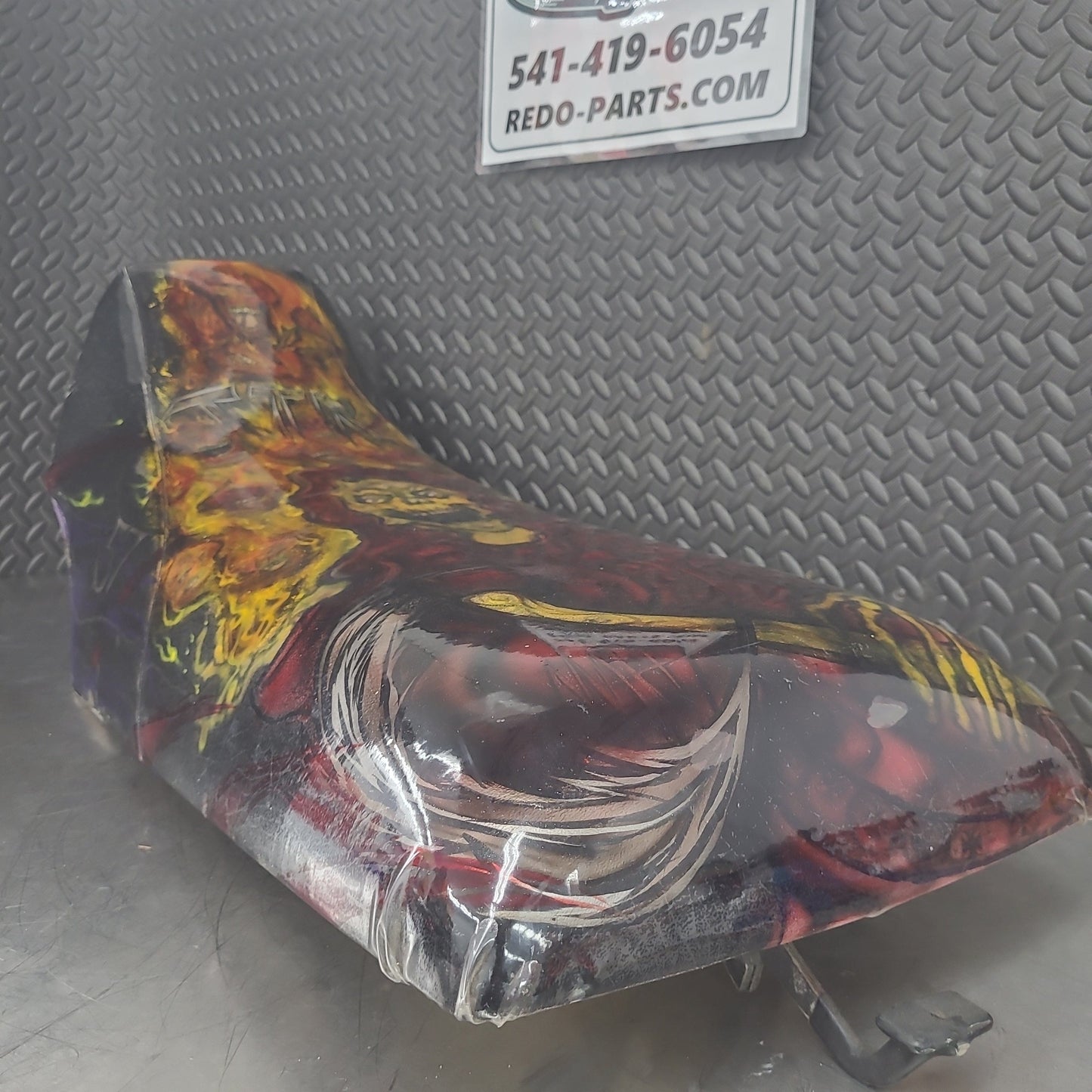 Drag Style Seat w/ Custom Drawn Graphics *USED*
