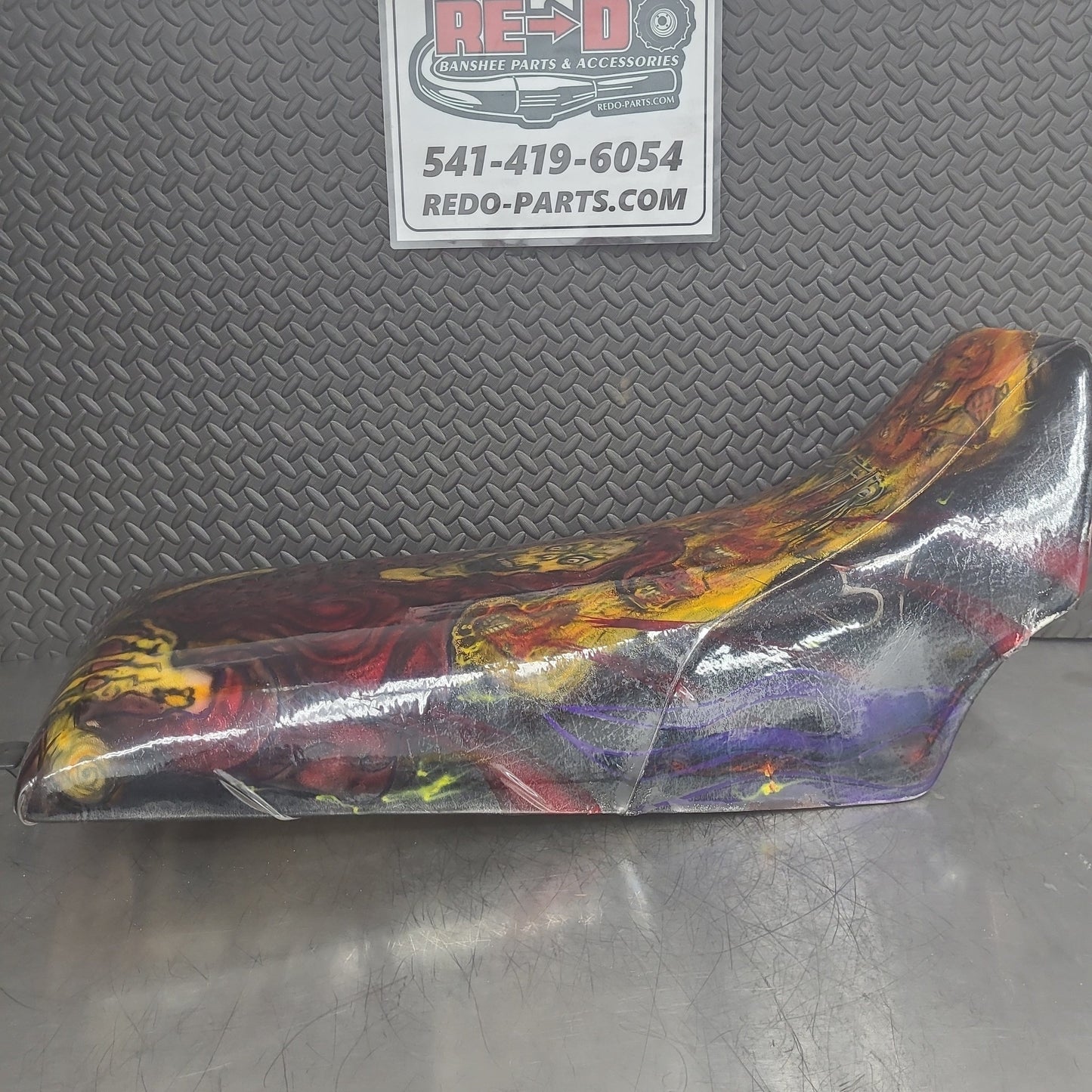 Drag Style Seat w/ Custom Drawn Graphics *USED*