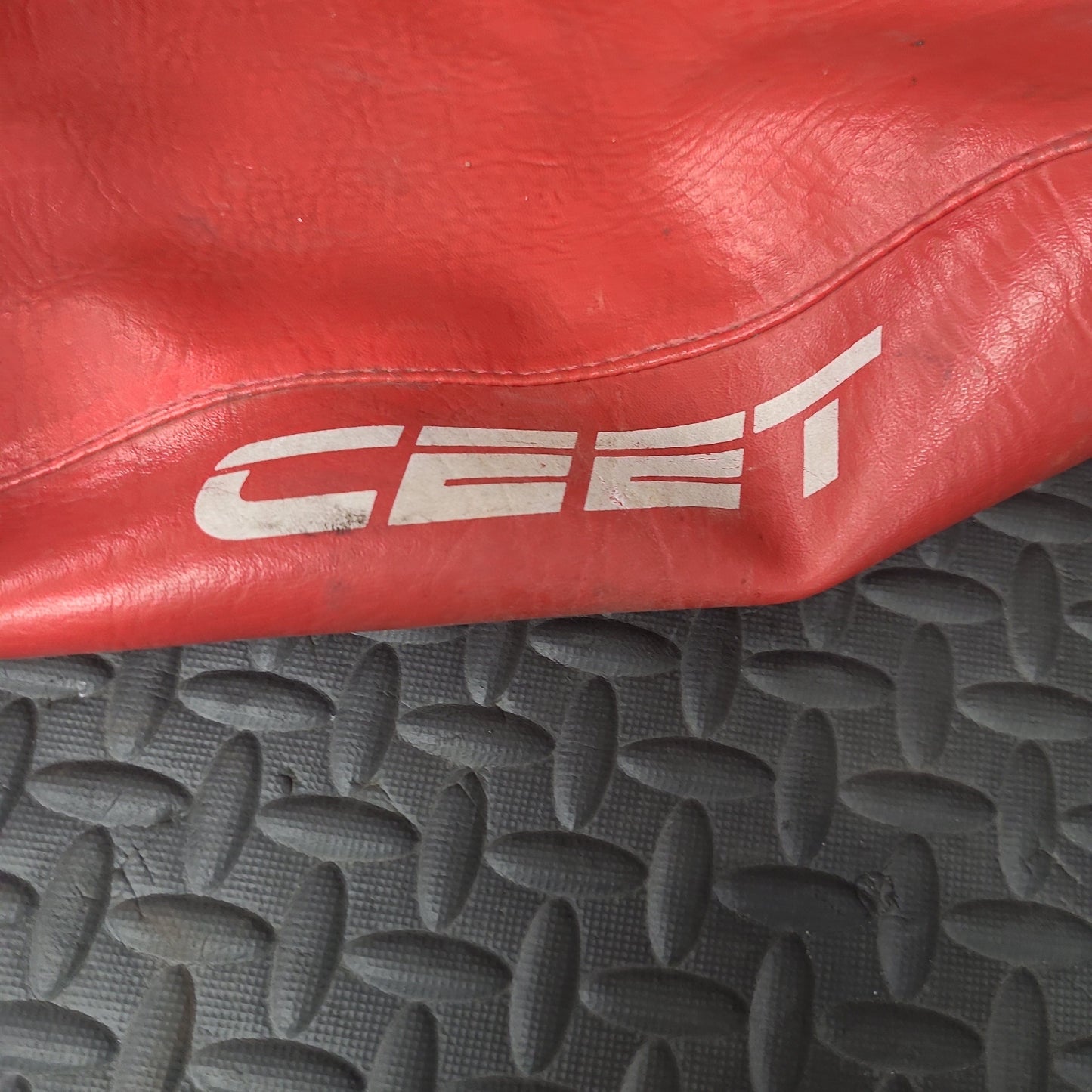 Ceet Seat Cover Red *USED*