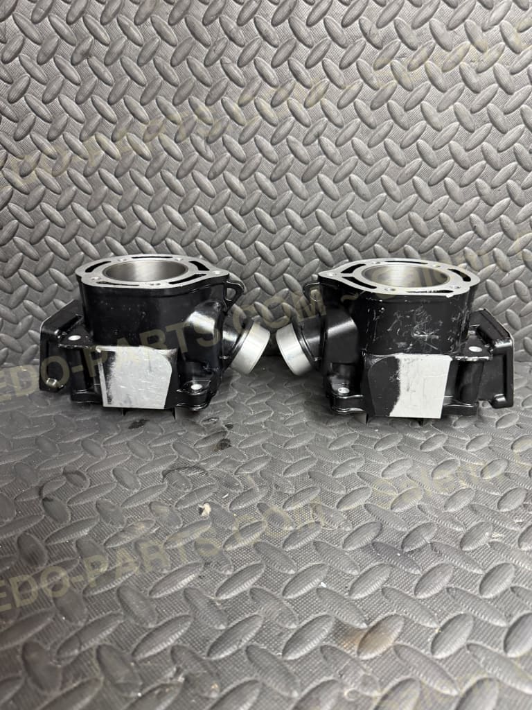 Aftermarket Cylinders 64mm Bore with Wiseco Pistons *NEW* - Parts - New