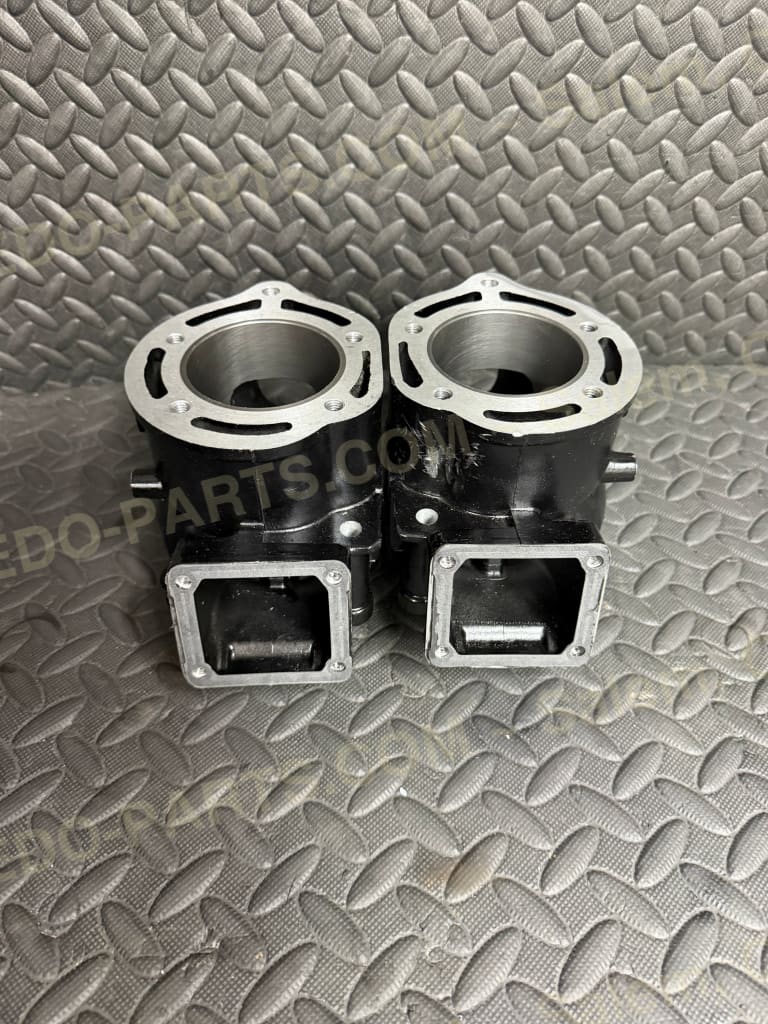 Aftermarket Cylinders 64mm Bore with Wiseco Pistons *NEW* - Parts - New