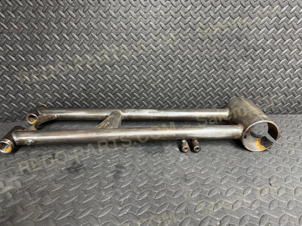Aftermarket Plus 6” Swing Arm with Round Style Carrier for Banshee. No Link. *NEW*.
