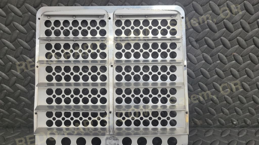 Cascade Radiator Grill w/ Circles *USED* - Parts - Used