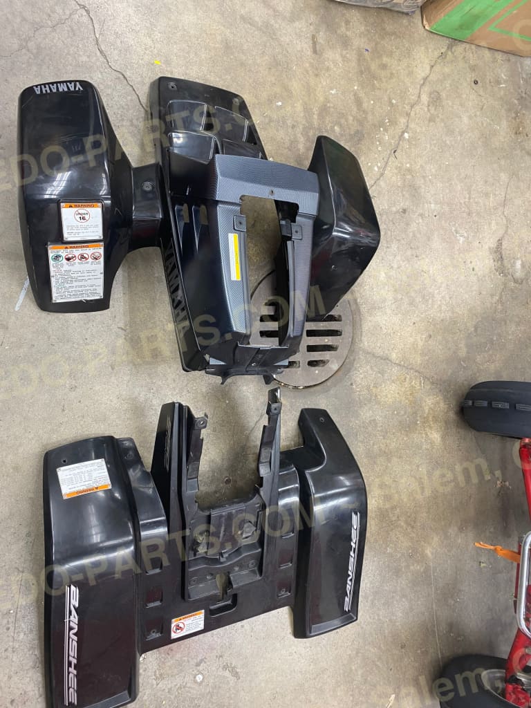 Factory OEM 2004 Limited Edition Black Plastics with the Carbon Fiber Radiator and Tank Cover. 4pcs. *USED*. Parts